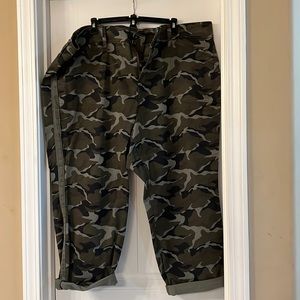 Torrid women plus camo capris